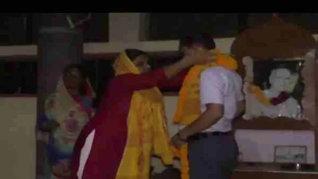 ଅଧରାତିରେ ମନ୍ଦିର କବାଟ ଖୋଲି ଯୁବତୀଙ୍କୁ ପ୍ରଶାସନିକ ଅଧିକାରୀ କାହିଁକି ବିବାହ କରିବାକୁ ବାଧ୍ୟ ହେଲେ ଜାଣନ୍ତୁ