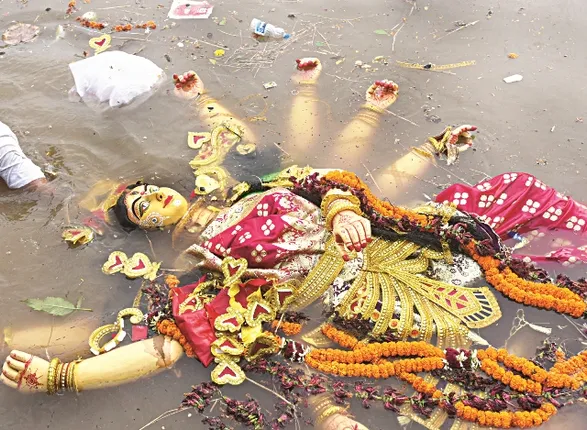 କଟକରେ ଏଯାବତ୍ ୧୧୦ରୁ ଅଧିକ ମୂର୍ତ୍ତିମାନଙ୍କ ବିସର୍ଜନ ସରିଛି , ଜାରି ରହିଛି ଭସାଣି ଉତ୍ସବ