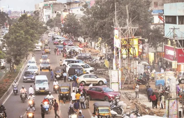 ଜନପଥରେ ଲୋକଙ୍କଠାରୁ ପାର୍କିଂ ଫି’ ନାଁରେ ଚାଲିଛି ଲୁଟ୍‌ : ଜନପଥରେ କ’ଣ ବ୍ୟାବସାୟିକ ପ୍ରତିଷ୍ଠାନ ନାହିଁ?