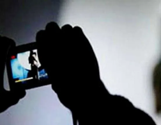 ଅନଲାଇନ୍ କ୍ଲାସରେ ଅଶ୍ଳୀଳ ଭିଡିଓ ସେୟାର, ଥାନାରେ ମାମଲା; କ୍ଲାସ୍ ବନ୍ଦ