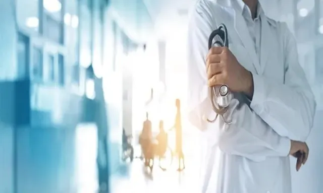 ପେଟରେ ଯନ୍ତ୍ରଣା ସମସ୍ୟା ନେଇ ଆସିଥିବା ଦୁଇ ଯୁବକଙ୍କୁ ଏହି ପରୀକ୍ଷା କରିବାକୁ କହି ବିବାଦରେ ଝାଡ଼ଖଣ୍ଡ ଡାକ୍ତର