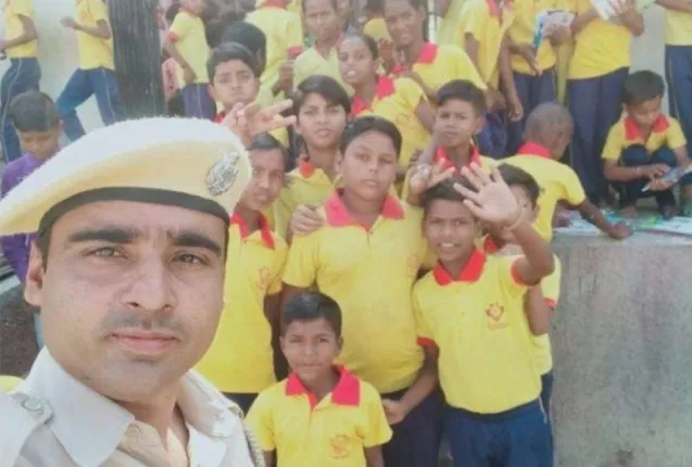 ରାସ୍ତାରେ ଭିକ ମାଗୁଥିବା ୪୫୦ଜଣ ପିଲାଙ୍କ ପାଇଁ ସ୍କୁଲ ନିର୍ମାଣ କଲେ ରାଜସ୍ଥାନର ଏହି ପୁଲିସକର୍ମୀ