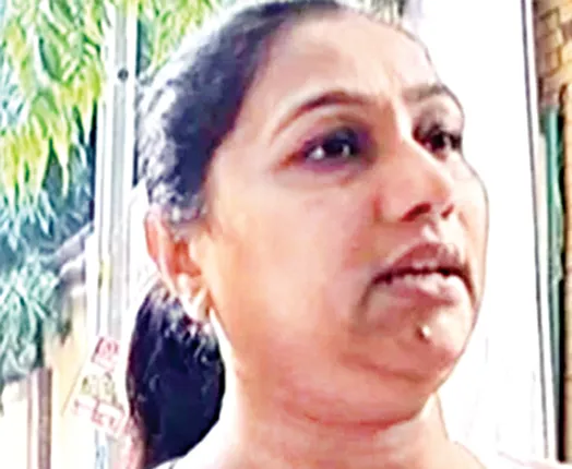 ମୋଦୀଙ୍କ ଝିଆରୀଙ୍କ ପର୍ସ ଓ ଫୋନ୍‌ ଛଡ଼ାଇନେଲେ ଦୁର୍ବୃତ୍ତ