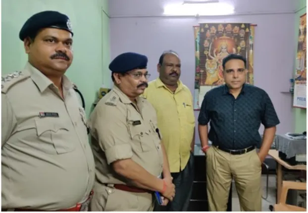 ମୋ ସରକାର: ଦୀପାବଳି ପୂର୍ବ ସନ୍ଧ୍ୟା ଅଭିଯୋଗକାରୀଙ୍କ ଘରକୁ ଯାଇ ଭେଟିଲେ ଡିଆଇଜି-ଏସ୍‌ପି