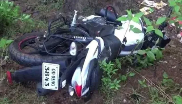 ପୁଲିସ୍‌ ପାଟ୍ରୋଲିଂ ବାଇକ୍ ଧରି ଯୁବକ ଚମ୍ପଟ, ଉଦଳା ଜଙ୍ଗଲରୁ ମିଳିଲା ବାଇକ୍‌, ଥାନା ଏଏସ୍‌ଆଇ ଓ ହାବିଲଦାର ନିଲମ୍ବିତ