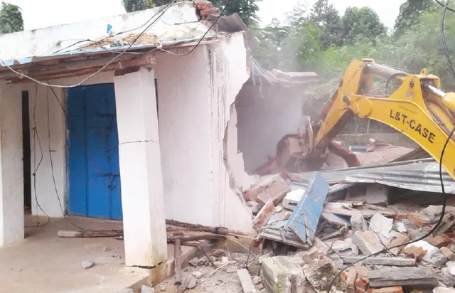 ବ୍ୟବସାୟୀଙ୍କ ଘର ଭାଙ୍ଗିଲା ବିଏମ୍‌ସି, କ୍ଷତିଗ୍ରସ୍ତଙ୍କ ସମୂହ ଆତ୍ମାହୁତି ଧମକ