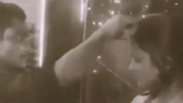 ମେଳାରେ ଆପତ୍ତିଜନକ ଅବସ୍ଥାରେ ମିଳିବାରୁ ଦୁର୍ଗା ପେଣ୍ଡାଲରେ ପ୍ରେମୀଯୁଗଳଙ୍କ ବିବାହ କରାଇଦେଲେ ଲୋକେ, ଭାଇରାଲ ହେଲା ଭିଡିଓ