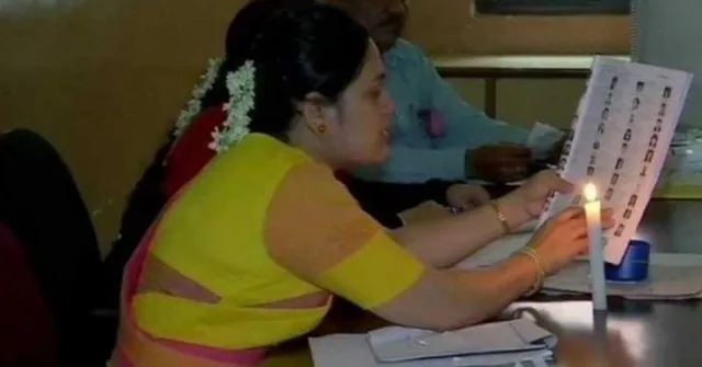 ପୁଣେରେ ବିଦ୍ୟୁତ ନଥିବାରୁ ମହମବତୀ ଜଳାଇ ଭୋଟ୍‌ ଦେଲେ ମତଦାତା