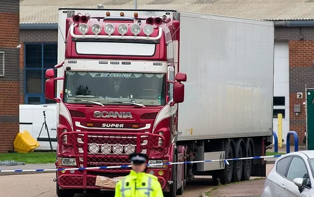 ରେଫ୍ରିଜିରେଟର୍‌ ଟ୍ରକ୍‌ରୁ ମିଳିଲେ ୪୧ ଜଣ ପ୍ରବାସୀ, ଗାଡ଼ିରୁ ଉଦ୍ଧାର କରି ପୁଲିସ୍‌ ଷ୍ଟେସନ୍‌ ନେଲା ଗ୍ରୀକ୍‌ ପୁଲିସ୍‌