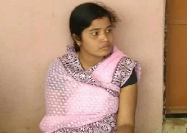 ଛାତ୍ରଛାତ୍ରୀଙ୍କୁ ମାଡ଼ ମାରିଲେ ଶିକ୍ଷୟିତ୍ରୀଙ୍କ ସ୍ବାମୀ! ଶିକ୍ଷୟିତ୍ରୀ ନିଲମ୍ବିତ, ସ୍ବାମୀ ଫେରାର୍‌