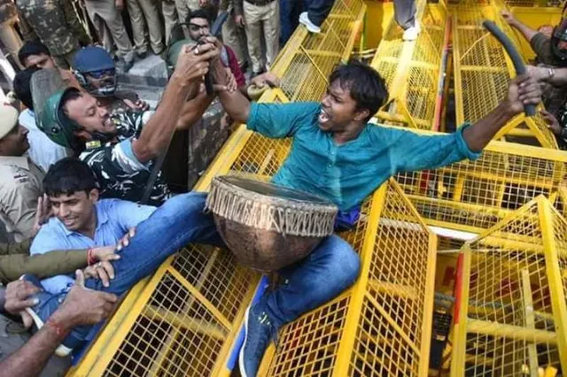 କଳାହାଣ୍ଡିରୁ ଜେଏନୟୁ ଆନ୍ଦୋଳନ, ଚାଙ୍ଗୁ ବଜାଇ ଆନ୍ଦୋଳନ ଜାରି ରଖିଛନ୍ତି ଓଡ଼ିଆ ପୁଅ ଜିତେନ୍ଦ୍ର ସୁନା