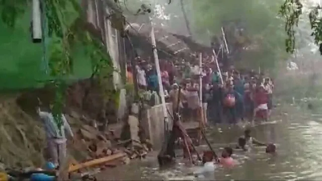 ଛଟ୍‌ ପୂଜା ଚାଲିଥିବା ବେଳେ ଭୁଶୁଡ଼ି ପଡ଼ିଲା ମନ୍ଦିର କାନ୍ଥ; ୨ ମହିଳା ମୃତ