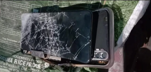 କୁଲର ଉପରେ ମୋବାଇଲ୍‌ ଚାର୍ଜରେ ବସାଇଥିଲା ବେଳେ ହେଲା ବିସ୍ଫୋରଣ