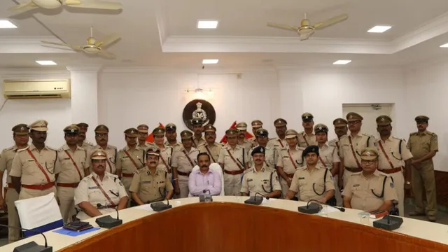 କ୍ରାଇମ ବ୍ରାଞ୍ଚ୍‌ର ୨୫ ଜଣ ସଫଳ ତଦନ୍ତକାରୀ ଅଧିକାରୀଙ୍କୁ ସମ୍ମାନିତ କଲେ ଡିଜିପି