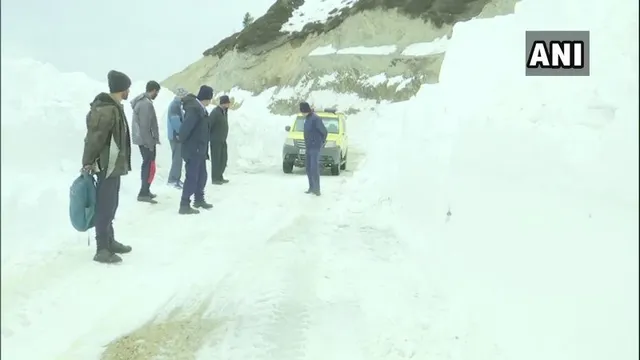 ଯାତାୟାତରେ ବାଧା ସାଜୁଛି ବରଫ ବର୍ଷା, ସନ୍ଥ ଅବଦୁଲ କରିମଙ୍କ ମନ୍ଦିରକୁ ଯୋଗାଯୋଗ ବିଛିନ୍ନ