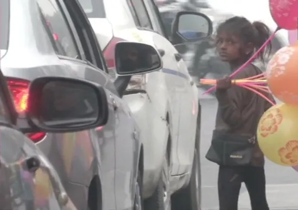 ଆଖି ପୋଡୁଛି, ନିଶ୍ୱାସ ନେଇପାରୁନୁ: କିଏ ଲଡୁ ଖାଇଲେ-କିଏ ବେଲୁନ ବିକିଲେ