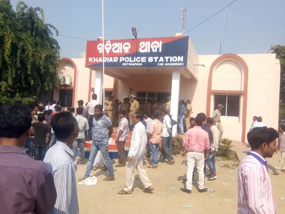 ଯୁବତୀଙ୍କୁ ଅପହରଣ ନେଇ ଅଭିଯୋଗ, ଥାନା ଘେରିଲେ ଗ୍ରାମବାସୀ