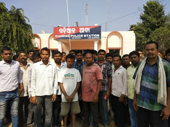 ବାଇକ୍‌ ଧକ୍କା ଦେବାରୁ ଯୁବକଙ୍କ ମୃତ୍ୟୁ, କ୍ଷତିପୂରଣ ଦାବିରେ ଥାନା ଘେରିଲେ ଗ୍ରାମବାସୀ