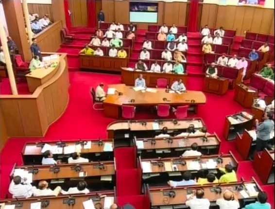 ଗୃହକାର୍ଯ୍ୟ ଚାଲିବା ବେଳେ ଉପସ୍ଥିତ ରହୁନାହାନ୍ତି ମନ୍ତ୍ରୀ : ବିରୋଧୀଙ୍କ ପ୍ରତିବାଦ ପରେ ମନ୍ତ୍ରୀ ଓ ବିଧାୟକଙ୍କୁ ଉପସ୍ଥିତ ରହିବାକୁ ବାଚସ୍ପତିଙ୍କ ନିର୍ଦ୍ଦେଶ