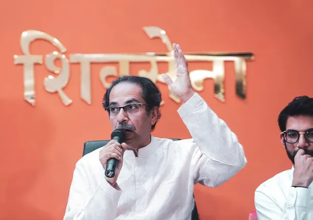 ବିଜେପି ସହ ସଂପର୍କ ନେଇ ଶିବସେନା ମୁଖ୍ୟ ଉଦ୍ଧବ ଠାକ୍‌ରେ କହିଲେ; ‘ଇଏ ରାଜନୀତି! ଏଠି ଏତେ ଶୀଘ୍ର କିଛି ସରେ ନାହିଁ! ହାତରେ ଅଛି ୬ ମାସ’...