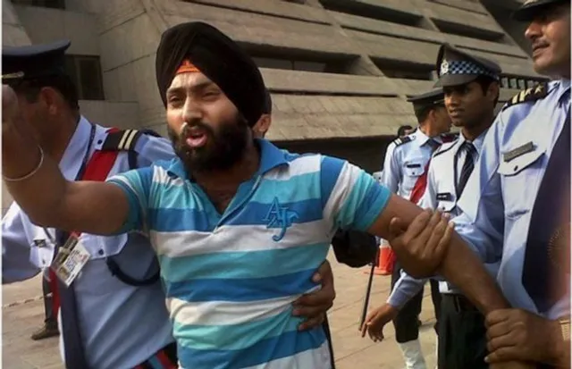 ୮ବର୍ଷ ପୂର୍ବରୁ ଏକ କାର୍ଯ୍ୟକ୍ରମରେ ଏନ୍‌ସିପି ମୁଖ୍ୟ ଶରଦ ପାୱାରଙ୍କୁ ଚାପୁଡା ମାରିଥିବା ଅଭିଯୁକ୍ତ ଗିରଫ