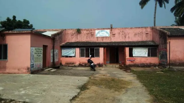 ବିପଦସଙ୍କୁଳ ଅବସ୍ଥାରେ ଅସ୍ତରଙ୍ଗ ଗୋଷ୍ଠୀ ସ୍ୱାସ୍ଥ୍ୟକେନ୍ଦ୍ର ଅଧୀନରେ ଥିବା ରତନପୁର ସ୍ୱାସ୍ଥ୍ୟକେନ୍ଦ୍ର