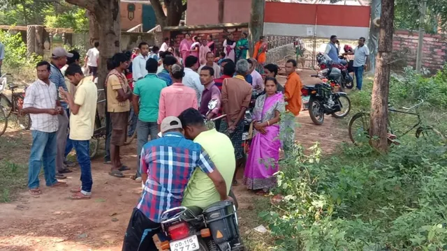 ବେତନଟି: ସରକାରୀ ଉଚ୍ଚ ପ୍ରାଥମିକ ବିଦ୍ୟାଳୟ ଫାଟକରେ ତାଲା ପକାଇଲେ ପ୍ରତିବାଦକାରୀ