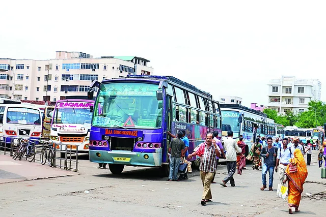ପରିବହନ ବିଭାଗ ହାତରେ ଧରାପଡ଼ିଲା ବିନା ପରମିଟ୍‌ରେ ଚଳାଚଳ କରୁଥିବା ୪୪ ଗାଡ଼ି, ବାହାର ରାଜ୍ୟର ୩୧ ବସ୍