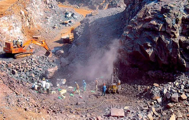 ଡଙ୍କାରୀକୁ କୋରିଦେଲେ ମାଫିଆ : ରାଜନେତା-ପ୍ରଶାସନ-ପୁଲିସ ତ୍ରିକୋଣୀୟ ମେଣ୍ଟ ଲୁଟୁଛନ୍ତି, ଦିନକୁ ଦୁଇକୋଟି ଟଙ୍କାର ଖଣିଜ ସଂପଦ ହରିଲୁଟ୍