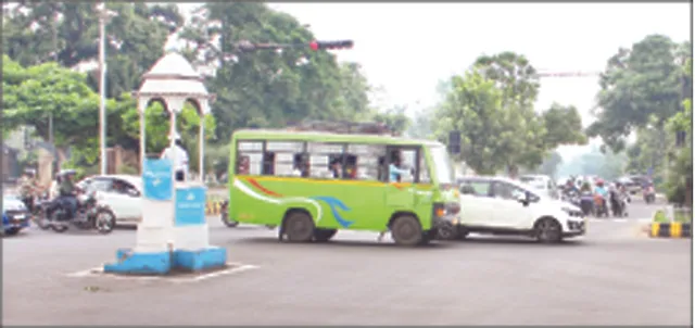 କୁଆ‌ଡ଼େ ଗଲା ଡ୍ରୋନ୍‌ କ୍ୟା‌ମେରା? ରବୀନ୍ଦ୍ର ମଣ୍ଡପ-କ୍ୟାପିଟାଲ ହସ୍ପିଟାଲ ରାସ୍ତାରେ ବେଧଡ଼କ ଓଭରଟେକିଂ