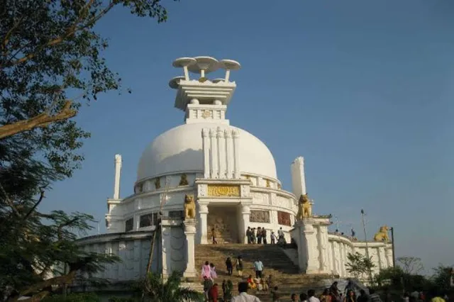 ବିପଦରେ ଶାନ୍ତିସ୍ତୂପ : ଚୂଡ଼ାରେ ଫାଟ, ପ୍ରଶାସନ ବେଫିକର