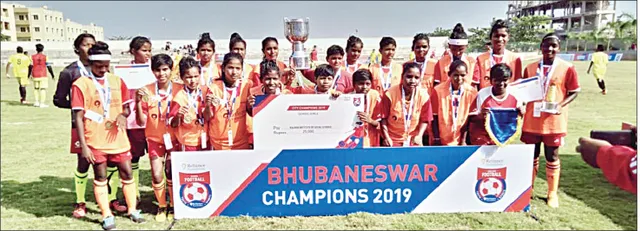 ରିଲାଏନ୍ସ ଫାଉଣ୍ଡେସନ୍‌ ଫୁଟ୍‌ବଲ୍‌, କିସ୍‌ ପୋଛିନେଲା ସବୁ ଟ୍ରଫି