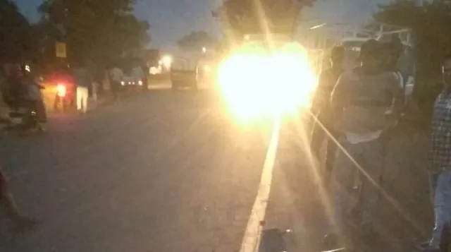 ଅଜଣା ଗାଡ଼ି ଧକ୍କାରେ ବାଇକ ଆରୋହୀ ମୃତ, ରାସ୍ତା ଅବରୋଧ କଲେ ଉତ୍ତେଜିତ ଲୋକେ