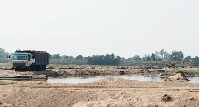 ବେଆଇନ ବାଲି ଉତ୍ତୋଳନ ଘଟଣା: ଏନ୍‌ଜିଟି ଗ୍ରହଣ କଲା ମାମଲା, ଜିଲ୍ଲାପାଳ, ସିଆ ଓ ଏସ୍ପିସିବିକୁ ରିପୋର୍ଟ ତଲବ