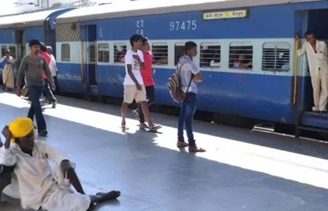 କେନ୍ଦ୍ର ରେଳମନ୍ତ୍ରୀଙ୍କ ଘୋଷଣା: ଟ୍ରେନ୍ ବିଳମ୍ବ ହେଲେ ପ୍ଲ‌ାଟଫର୍ମରେ କରିବାକୁ ପଡ଼ିବ ନାହିଁ ଅପେକ୍ଷା