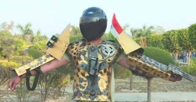 ସେନା ପାଇଁ ଅଭିନବ ଲୁହାର ସୁଟ ନିର୍ମାଣ କଲେ ଯୁବକ, ଆତଙ୍କୀଙ୍କ ଉପରେ ରିମୋଟରେ ଚଳାଇହେବ ଗୁଳି