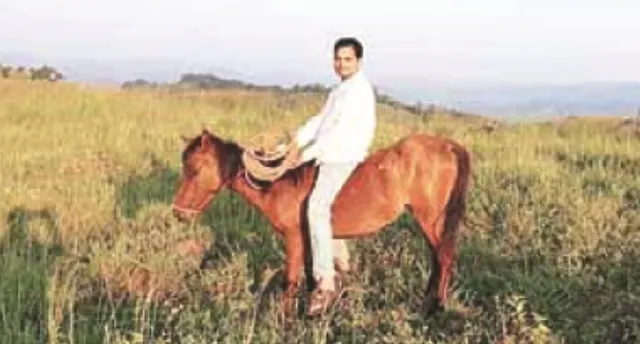 ବିଚ୍ଛିନ୍ନାଞ୍ଚଳରେ ରାସ୍ତା ପାଇଁ ତତ୍‌ପରତା : ଘୋଡ଼ାରେ ବୁଲି ସର୍ଭେ କଲେ ଯନ୍ତ୍ରୀ