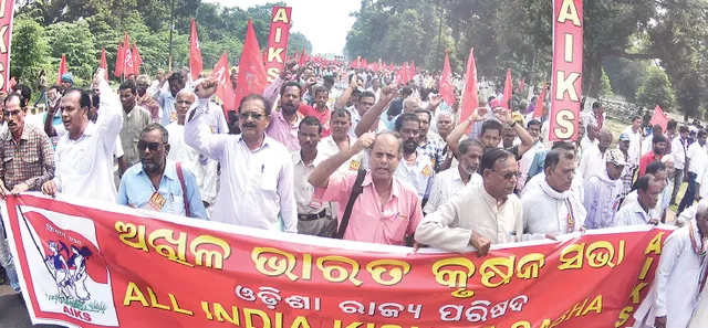୧୦ ଦଫା ଦାବି ନେଇ ଅଖିଳ ଭାରତ କୃଷକ ସଭା ପକ୍ଷରୁ ବିକ୍ଷୋଭ