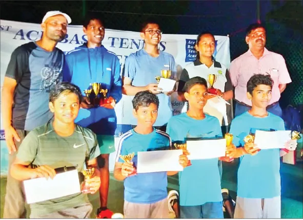 ଏସ୍‌ ବେସ୍‌ ଟେନିସ୍‌, ଲଳିତଙ୍କୁ ଦ୍ବିମୁକୁଟ