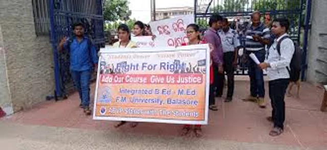 ୩ ଦିନରେ ସମନ୍ବିତ ବିଏଡ୍‌-ଏମ୍‌ଏଡ୍‌ ଛାତ୍ରଛାତ୍ରୀଙ୍କ ଧାରଣା : ପଦଯାତ୍ରା ବେଳେ ୬ ଛାତ୍ରଛାତ୍ରୀ ଅସୁସ୍ଥ