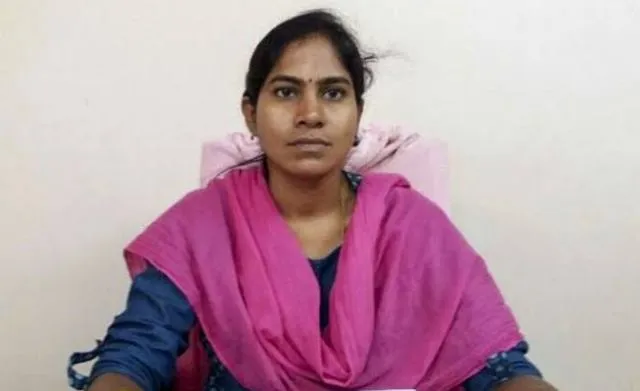 ତେଲେଙ୍ଗାନାରେ ଅଭାବନୀୟ ଘଟଣା : ମହିଳା ତହସିଲ୍‌ଦାରଙ୍କୁ ପେଟ୍ରୋଲ ଢାଳି ଜିଅନ୍ତା ଜାଳିଦେଲା ଦୁର୍ବୃତ୍ତ