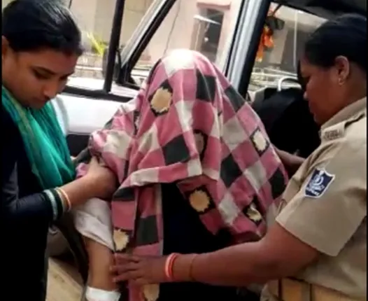 କାର୍‌ରେ ଯୁବତୀଙ୍କୁ ଦୁଷ୍କର୍ମ କରି ଫିଙ୍ଗି ଦେବା ଘଟଣା : ସନ୍ଦେହରେ ଗଣଦୁଷ୍କର୍ମ