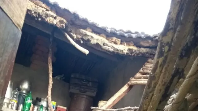 ଶୋଇଥିବା ବେଳେ ଛାତ ଭୁଶୁଡ଼ିବାରୁ ମା‘ ଓ ଝିଅ ଆହତ