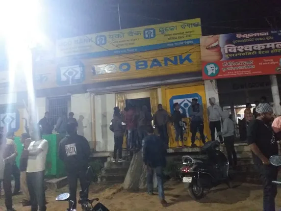 ୟୁକୋ ବ୍ୟାଙ୍କରେ ଅଗ୍ନିକାଣ୍ଡ, କମ୍ପ୍ୟୁଟର-କାଗଜପତ୍ର ନଷ୍ଟ