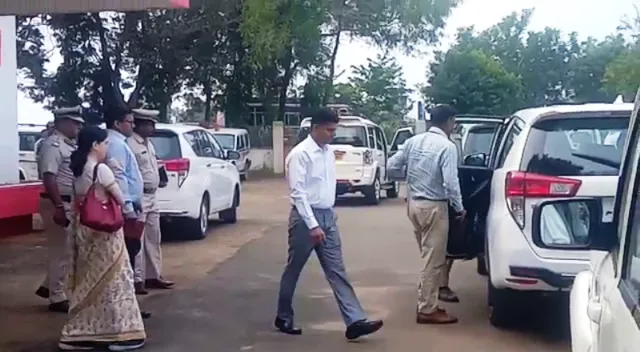 ବଲାଙ୍ଗୀର ଓ ସୋନପୁର ମୁଖ୍ୟଡାକ୍ତରଖାନା ଗସ୍ତ କରି ଚିକିତ୍ସା ବ୍ୟବସ୍ଥା ତଦାରଖ କଲେ ୫-ଟି ସଚିବ