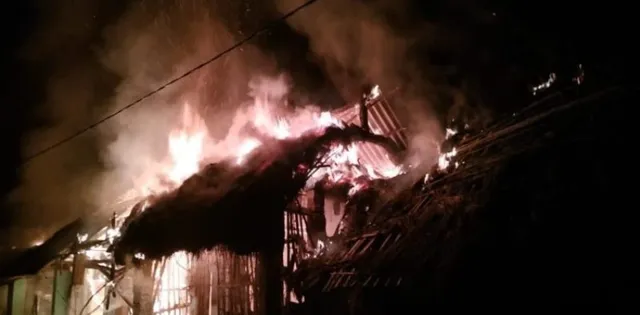 ପୂର୍ବ ଶତ୍ରୁତାକୁ କେନ୍ଦ୍ର କରି ଭୟାବହ ଅଗ୍ନିକାଣ୍ଡ, ଜଳିଗଲା ୨୧ ବଖରା ଘର