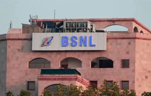 ପ୍ରେମୀଯୁଗଳଙ୍କ ପାଇଁ ଜବରଦସ୍ତ ଅଫର ! ୫ମିନିଟ୍‌ରୁ ଅଧିକ କଥା ହେଲେ ୬ପଇସା ଆକାଉଣ୍ଟରେ ଯୋଡ଼ିବ ବିଏସ୍‌ଏନ୍‌ଏଲ୍‌