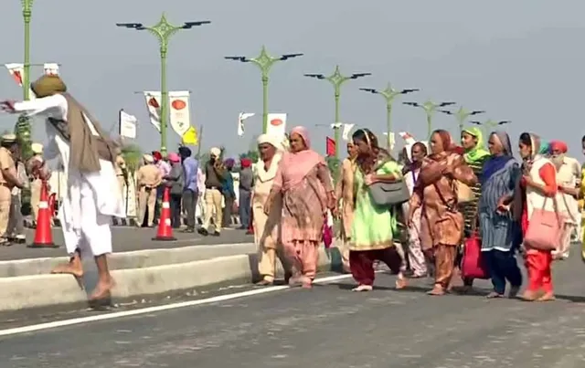 ପୁଣି ନିଷ୍ପତ୍ତି ବଦଳାଇଲା ପାକିସ୍ତାନ : ଦୁଇ ଦିନ ଭାରତୀୟ ଶିଖ୍‌ ତୀର୍ଥଯାତ୍ରୀଙ୍କଠାରୁ ୨୦ଡଲାର ଆଦାୟ କରିବ ନାହିଁ ବୋଲି ଘୋଷଣା କଲା