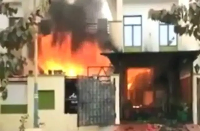 ଡାକ୍ତର ସ୍ୱାମୀର ଅବୈଧ ସଂପର୍କ ବିଷୟରେ ଜାଣି ପ୍ରେମିକା ଘରେ ନିଆଁ ଲଗାଇଲା ସ୍ତ୍ରୀ, ପୁଅ ସହ ଜୀବନ୍ତ ଦଗ୍ଧ ହେଲା ପ୍ରେମିକା