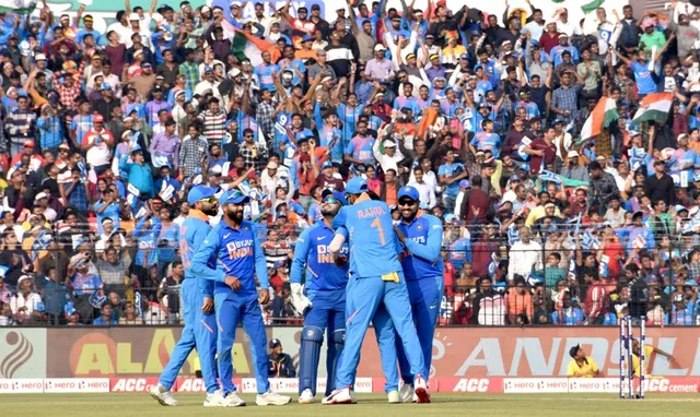 ସକାଳୁ ରାତି କେବଳ କ୍ରିକେଟ୍ : ଭରପୂର ଆନନ୍ଦ ଉଠାଇଲେ ଓଡ଼ିଶାର କ୍ରିକେଟ୍‌ପ୍ରେମୀ